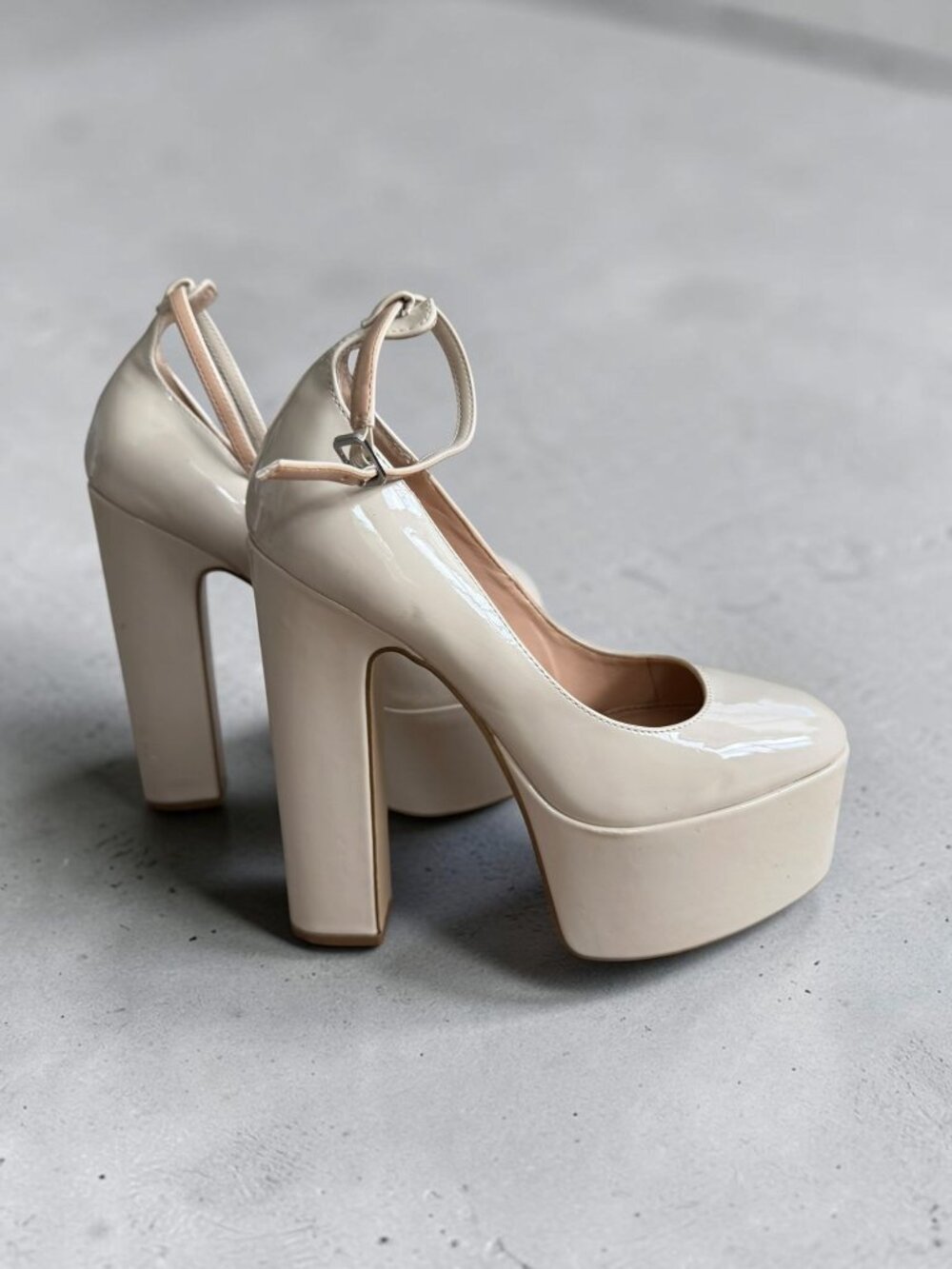 STEVE MADDEN BeIge Patent Platform 6" Heels Size 7